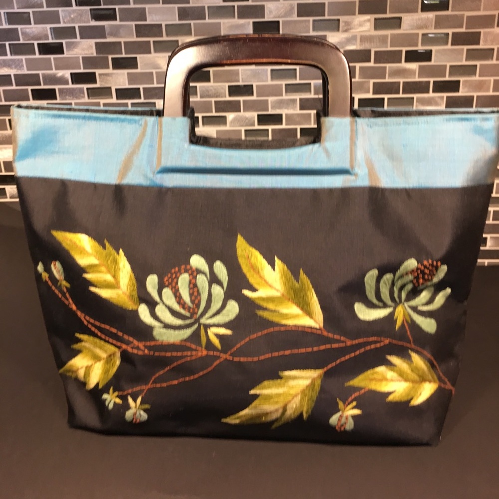 Turquoise/black embroidered purse w/ wood handle